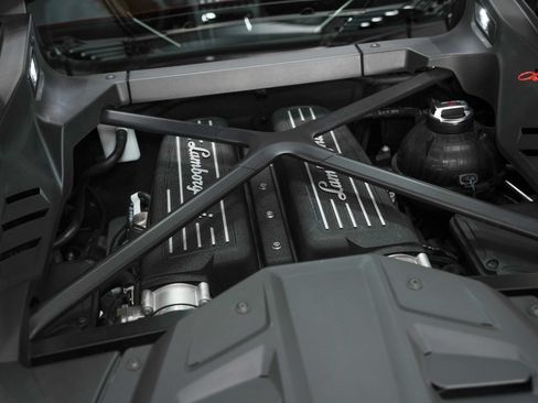 Used 2020 Lamborghini Huracan EVO RWD image 50