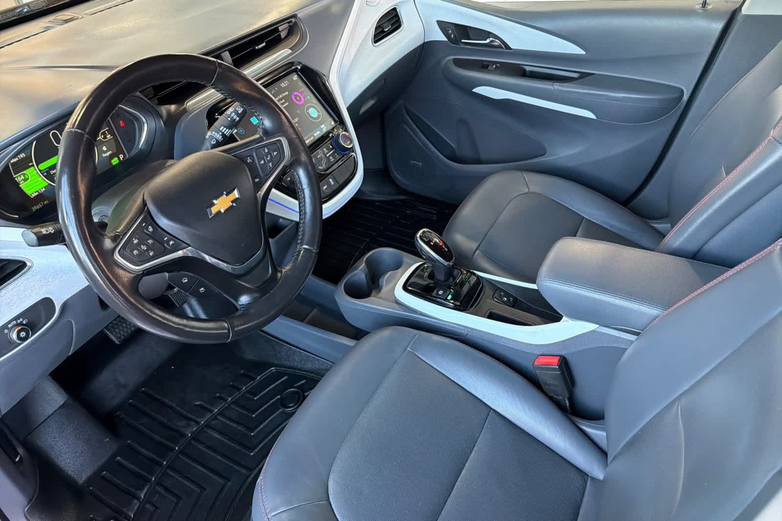 Used 2018 Chevrolet Bolt Premier w/ Driver Confidence II Package FWD image 13