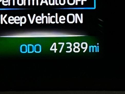 Certified 2024 Toyota Sienna XLE image 17