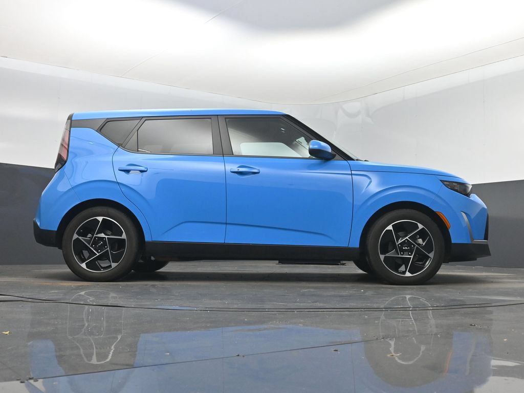 Used 2023 Kia Soul EX FWD image 16