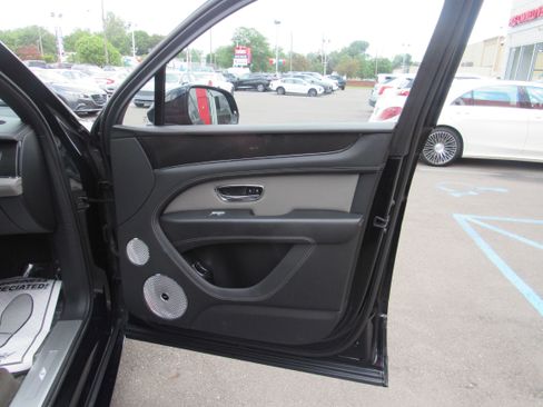 Used 2022 Bentley Bentayga AWD/4WD image 10