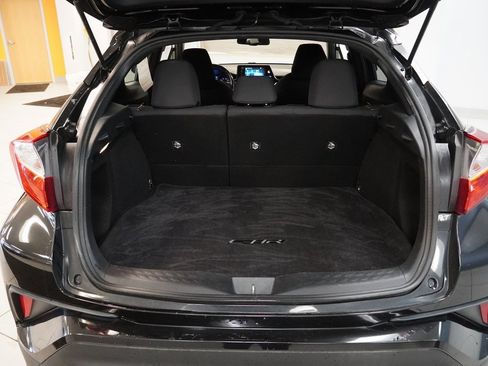 Used 2018 Toyota C-HR XLE image 11