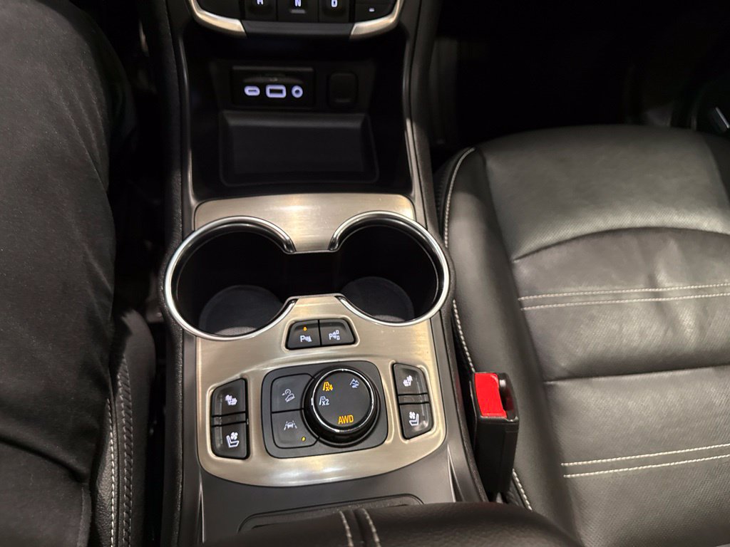Used 2024 GMC Terrain Denali w/ Denali Premium Package AWD/4WD image 32