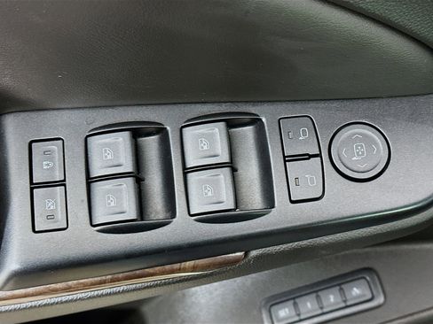 Used 2018 Chevrolet Suburban LT image 15