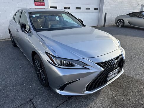 Used 2024 Lexus ES 350 w/ Premium Package image 2