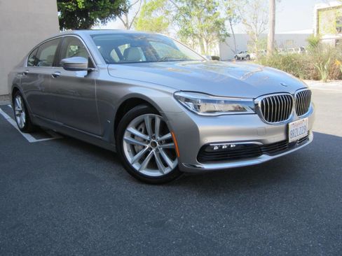 Used 2016 BMW 750i image 1