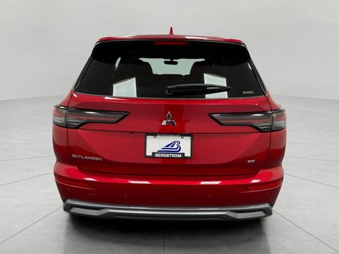 New 2025 Mitsubishi Outlander SE image 4