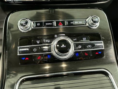 Used 2022 Lincoln Nautilus Reserve w/ Luxury Package image 17