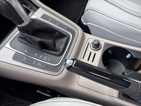 Used 2017 Volkswagen Golf S AWD/4WD image 16