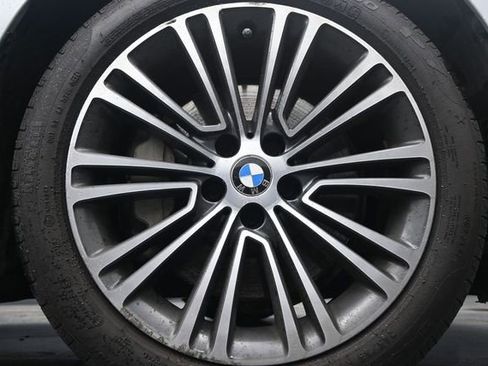 Used 2019 BMW 530i xDrive AWD/4WD image 9