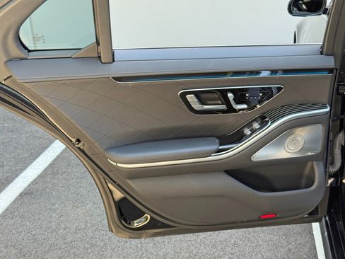 Used 2022 Mercedes-Benz S 580 4MATIC Sedan w/ AMG Line Package image 49