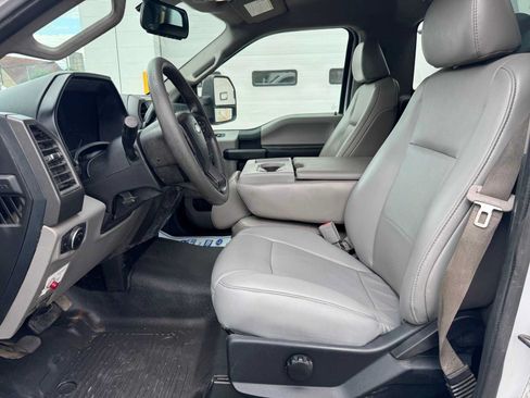 Used 2018 Ford F550 4x4 Regular Cab Super Duty image 11