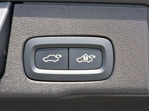 Used 2023 Volvo XC60 B5 Plus w/ Climate Package image 11