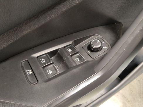 Used 2022 Volkswagen Jetta SE w/ Panoramic Sunroof Package FWD image 27
