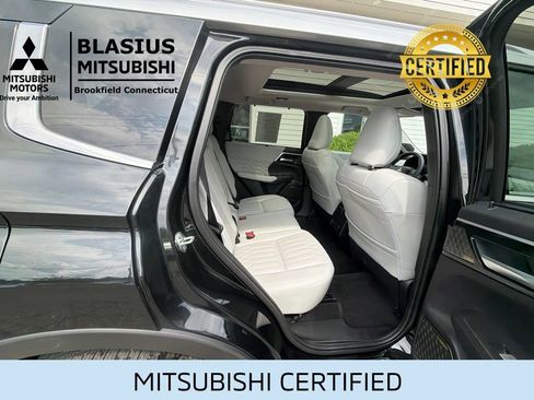 Used 2025 Mitsubishi Outlander AWD image 36