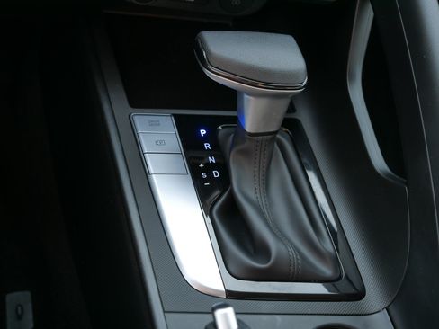 Certified 2025 Hyundai Elantra SE FWD image 24