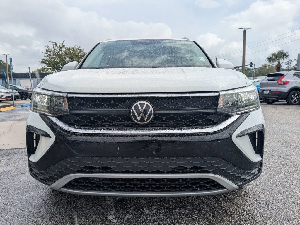Used 2023 Volkswagen Taos SE w/ Black Wheel Package FWD image 9