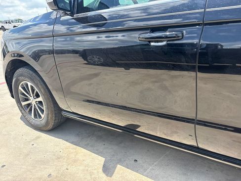 Used 2019 Ford Expedition Limited w/ Equipment Group 303A RWD image 3