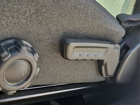 Used 2025 Jeep Wrangler Unlimited Sahara image 25