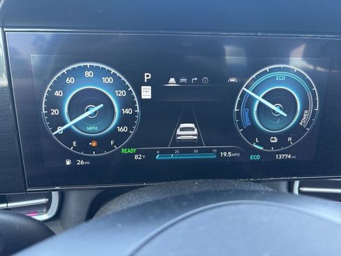 Used 2025 Hyundai Elantra Limited FWD image 14