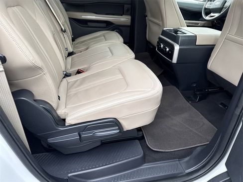 Used 2024 Ford Expedition Max Limited image 13