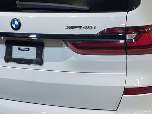 Used 2022 BMW X7 xDrive40i w/ M Sport Package AWD/4WD image 12