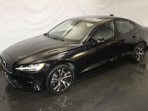 Used 2024 Volvo S60 B5 Core AWD/4WD image 2