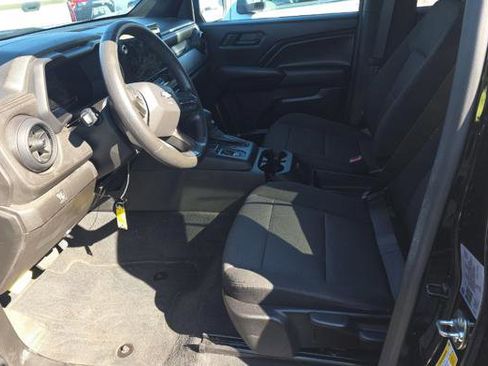 Used 2024 Chevrolet Colorado W/T image 7