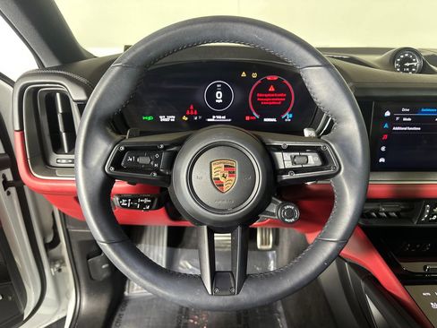 Used 2025 Porsche Cayenne Coupe AWD/4WD image 24