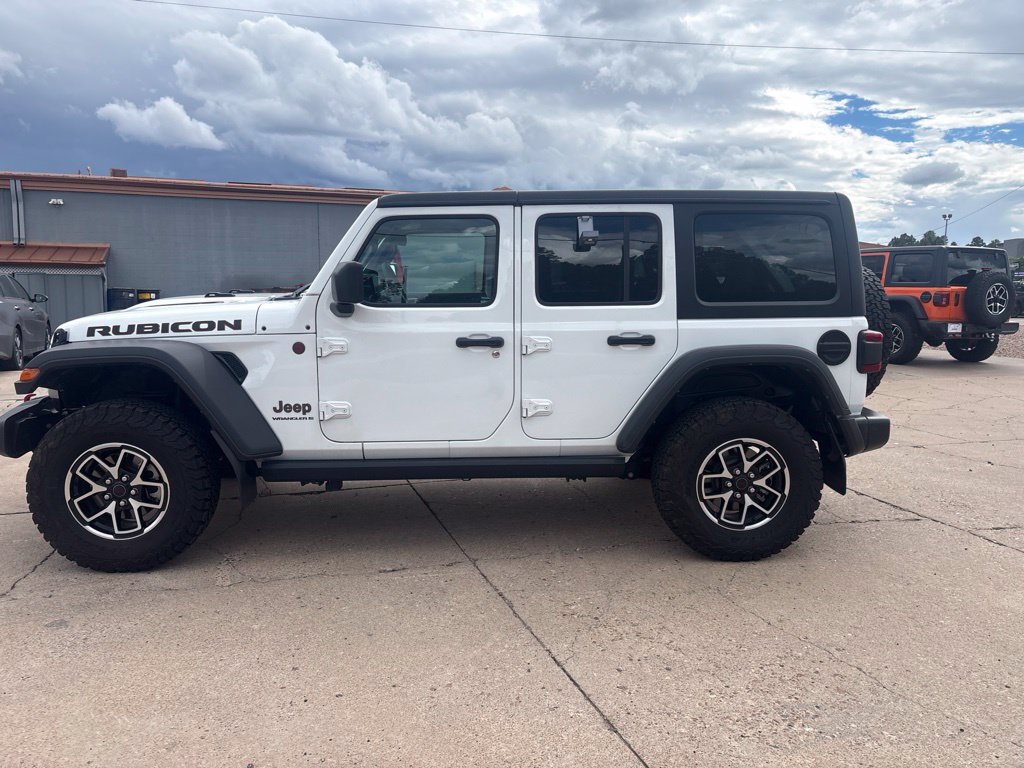 Used 2024 Jeep Wrangler Unlimited Rubicon w/ Convenience Group AWD/4WD image 4