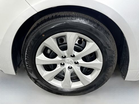 Used 2024 Toyota Corolla LE image 37