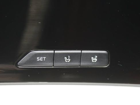 Used 2023 Kia Carnival SX Prestige FWD image 28