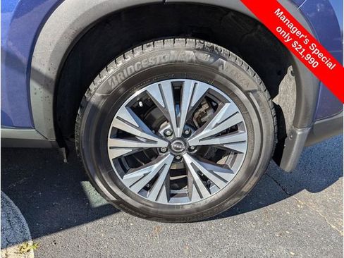 Certified 2023 Nissan Rogue SV image 27