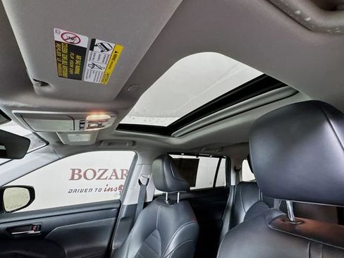 Used 2022 Toyota Highlander XLE image 25