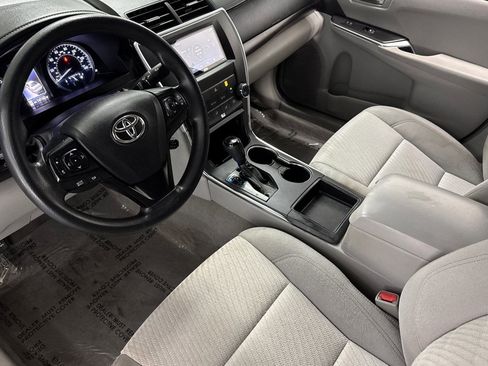 Used 2016 Toyota Camry LE image 4