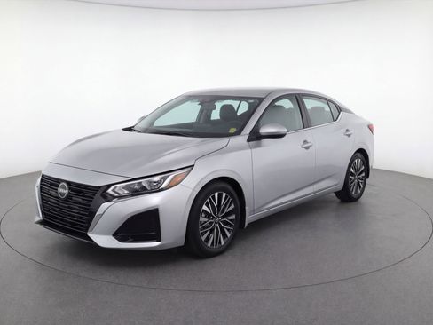 Used 2024 Nissan Altima 2.5 SV FWD image 3