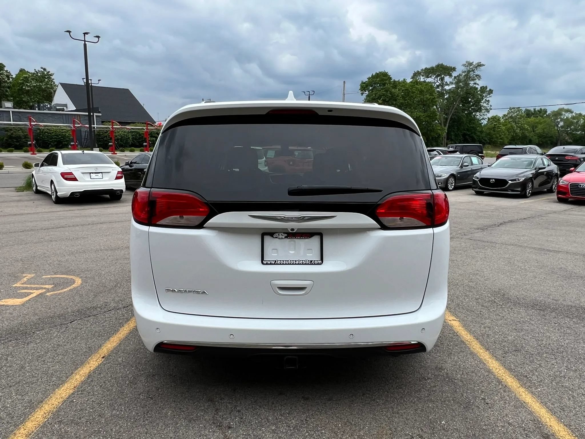 Used 2017 Chrysler Pacifica Touring-L Plus FWD image 6