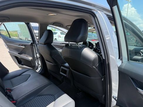 Used 2022 Toyota Camry SE FWD image 21