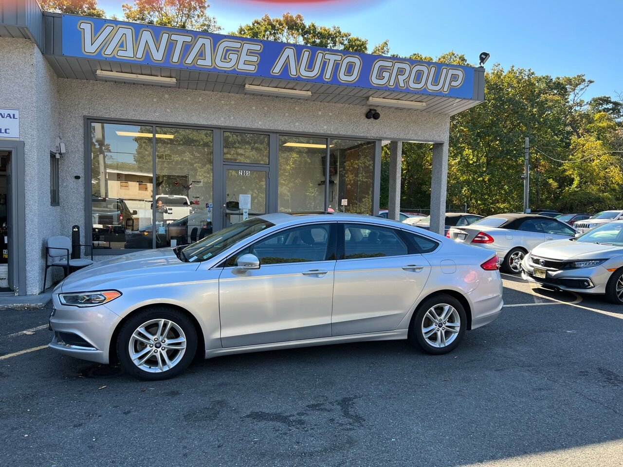 Used 2018 Ford Fusion SE w/ Fusion SE Technology Package FWD image 1