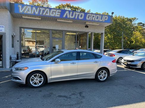 Used 2018 Ford Fusion SE w/ Fusion SE Technology Package image 1