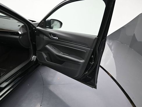 Used 2024 Nissan Altima 2.5 SV image 7