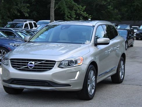 Used 2017 Volvo XC60 T5 Inscription w/ Preferred Option Package FWD image 3