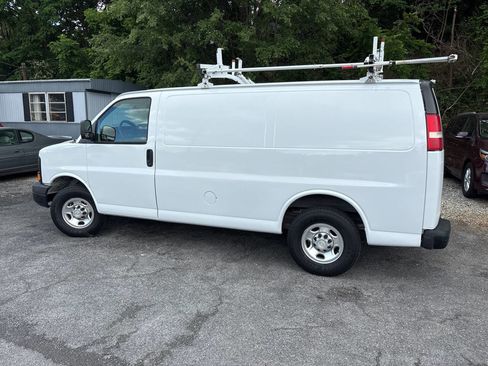 Used 2010 Chevrolet Express 3500 RWD image 12