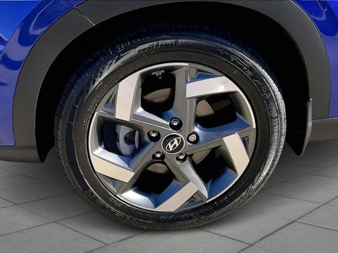 Certified 2025 Hyundai Venue SEL image 10
