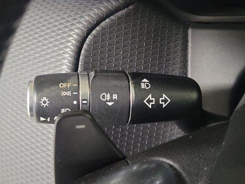Used 2018 Land Rover Range Rover Velar S AWD/4WD image 28