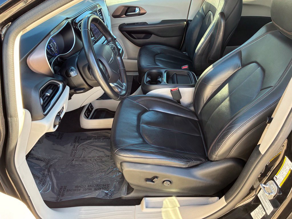 Used 2017 Chrysler Pacifica Touring-L FWD image 15