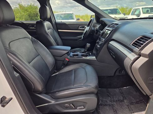 Used 2018 Ford Explorer XLT w/ Equipment Group 202A FWD image 29