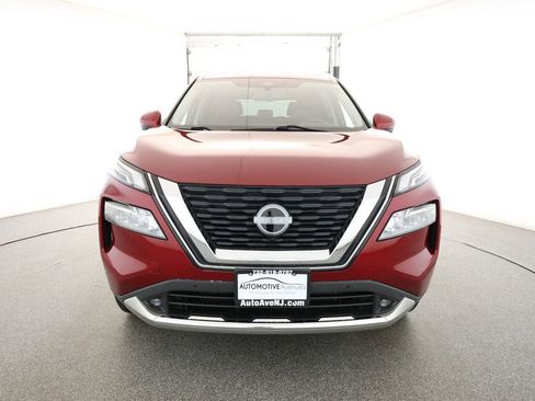 Used 2022 Nissan Rogue Platinum w/ Head-Up Display Package image 2