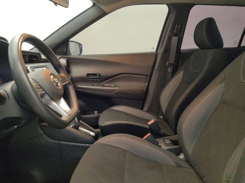 Used 2020 Nissan Kicks S image 17
