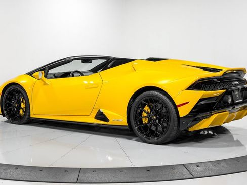 Used 2022 Lamborghini Huracan EVO RWD image 5